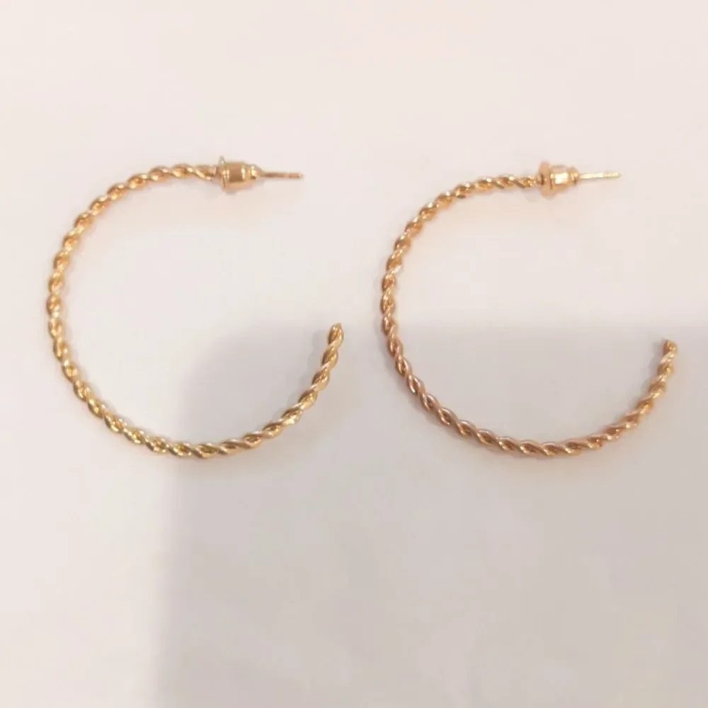 Gold Hoop Earrings Thin Rope 1.5" - Picture 2 of 7